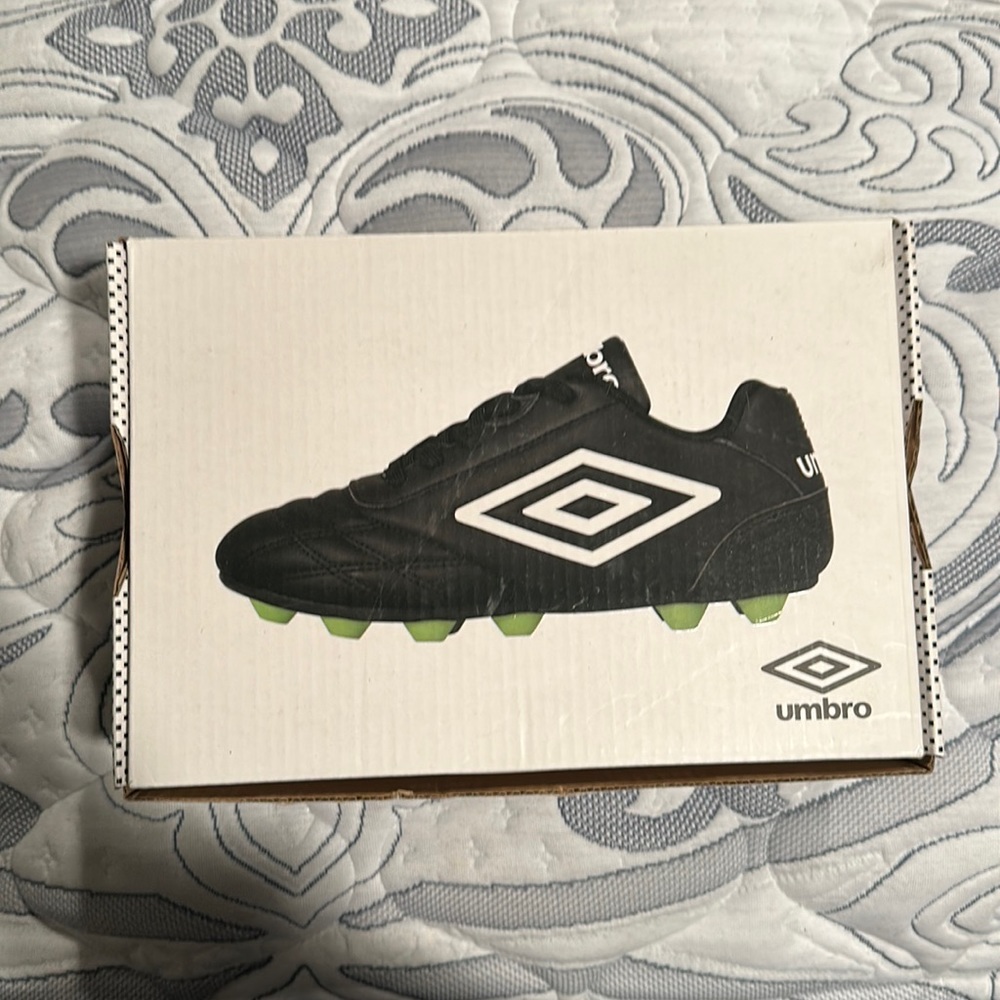 Umbro youth soccer cleats - size 11C